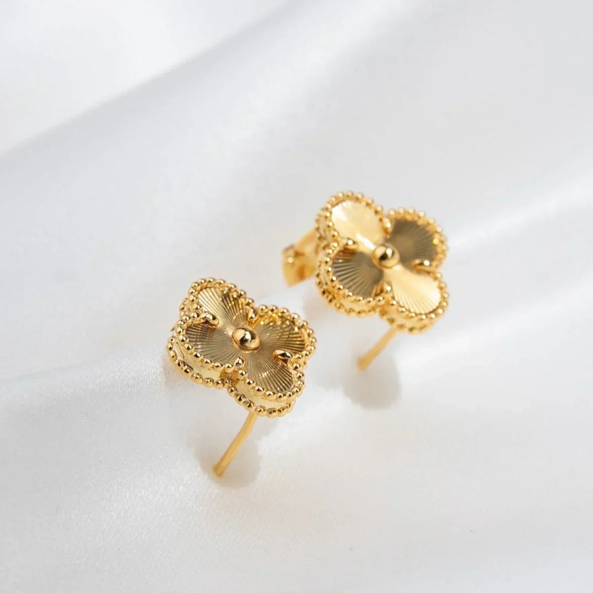 Four-leaf earrings gold