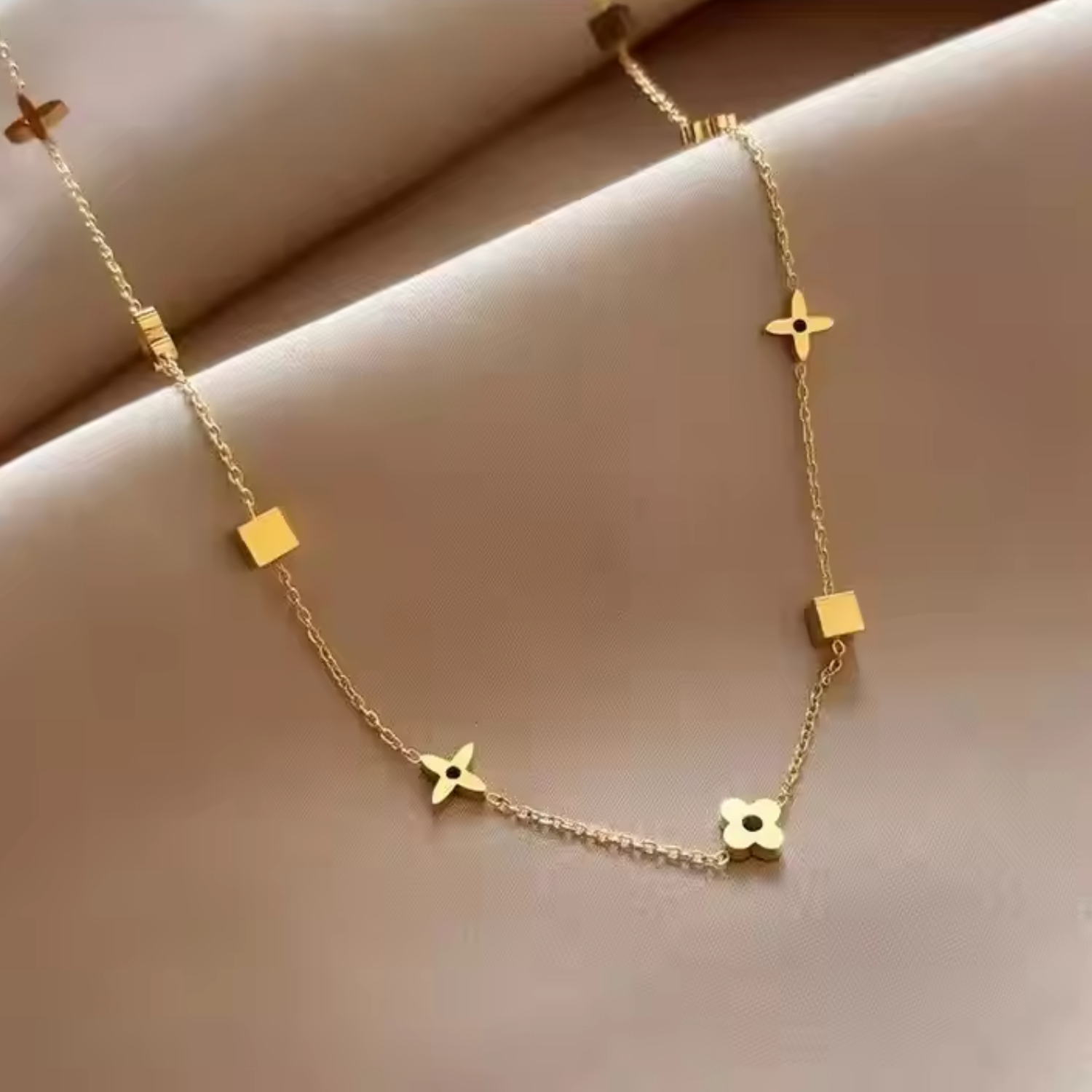 Clover Full Necklace