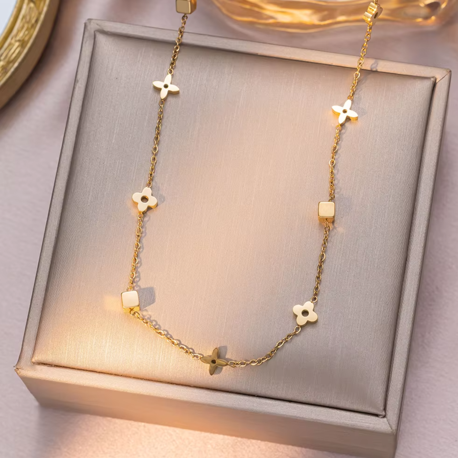 Clover Full Necklace