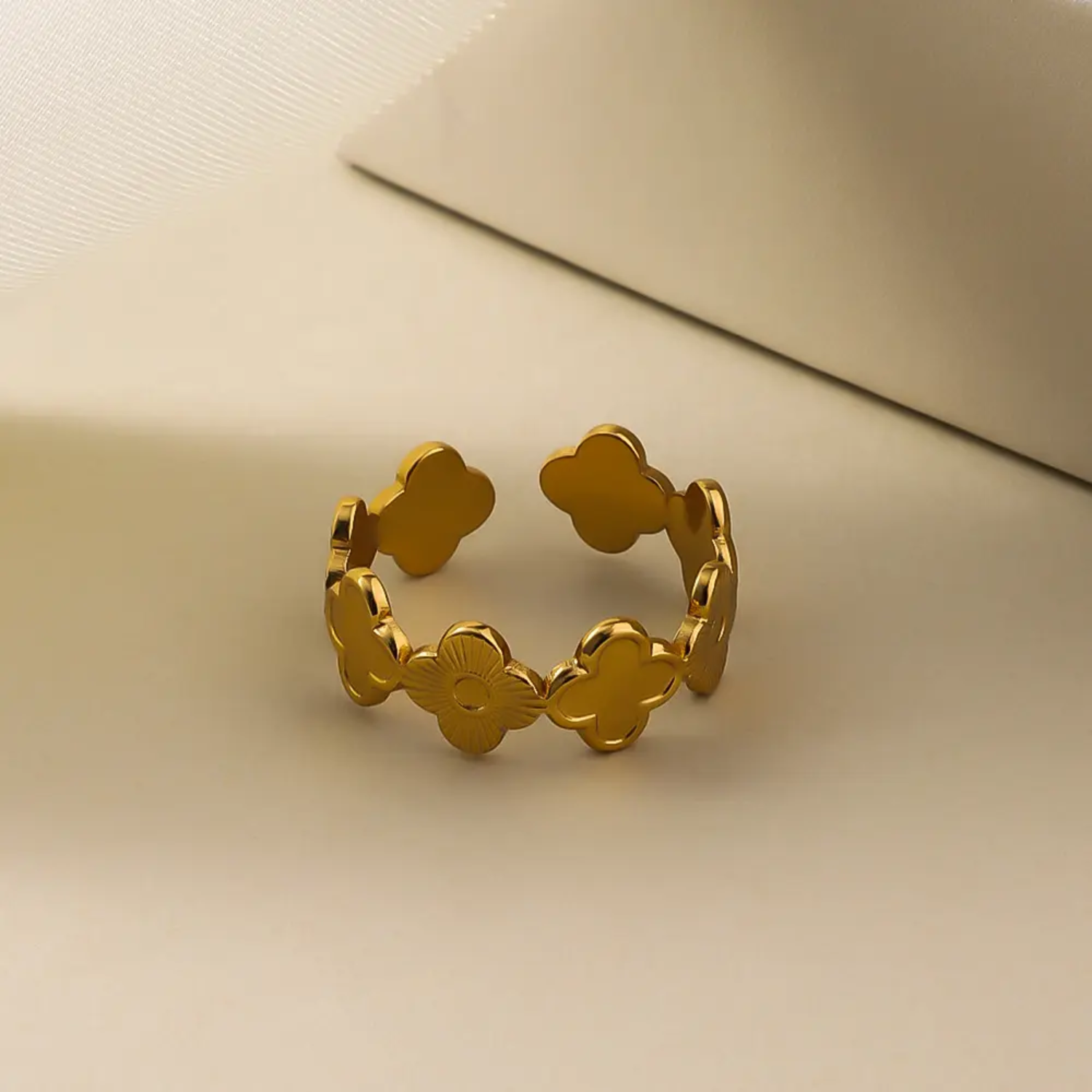 Clover Metal Ring