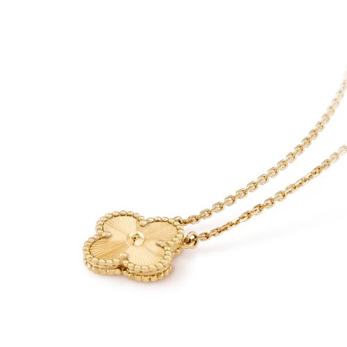 Lavish Four-Leaf Clover Necklace – Gold