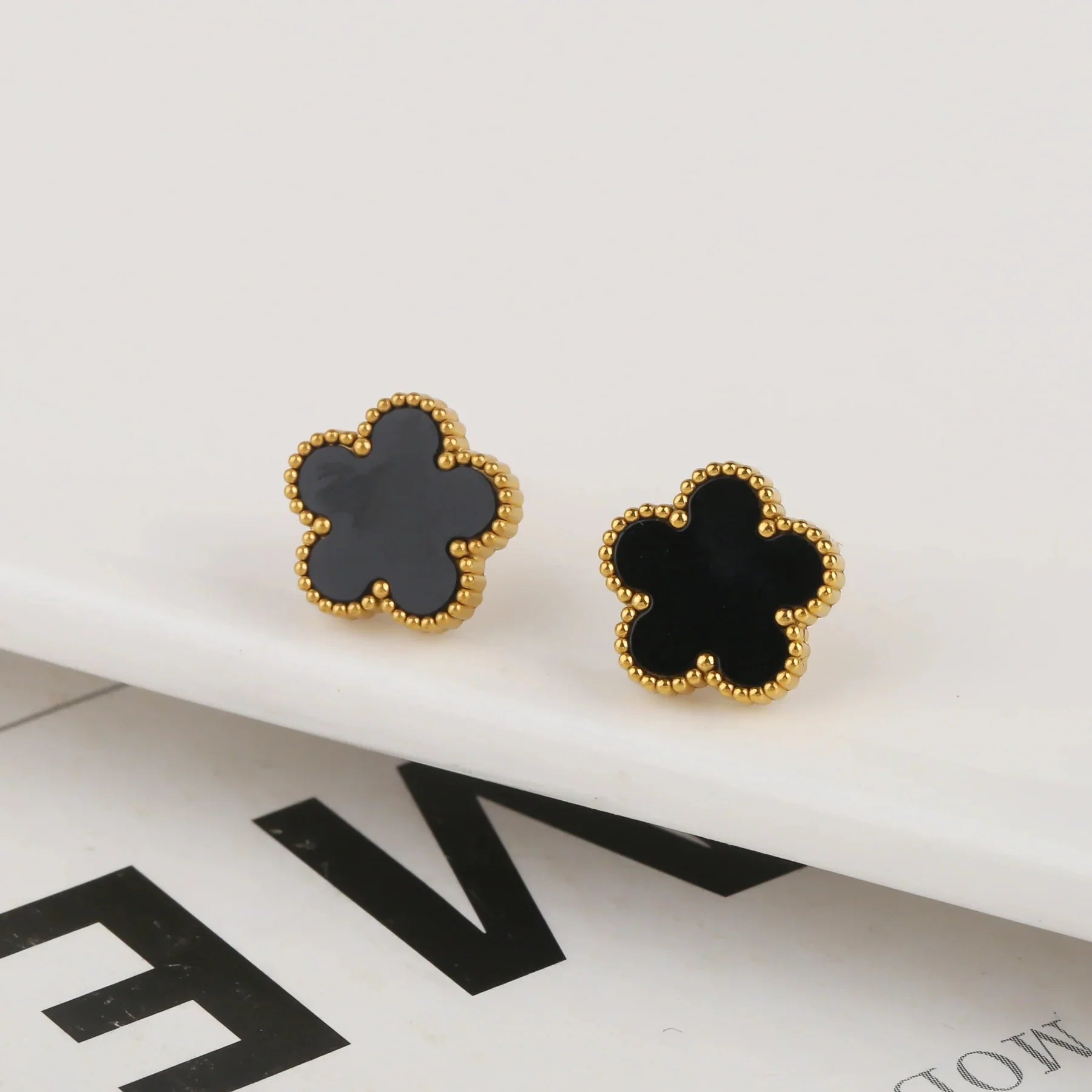 Four-leaf ear studs