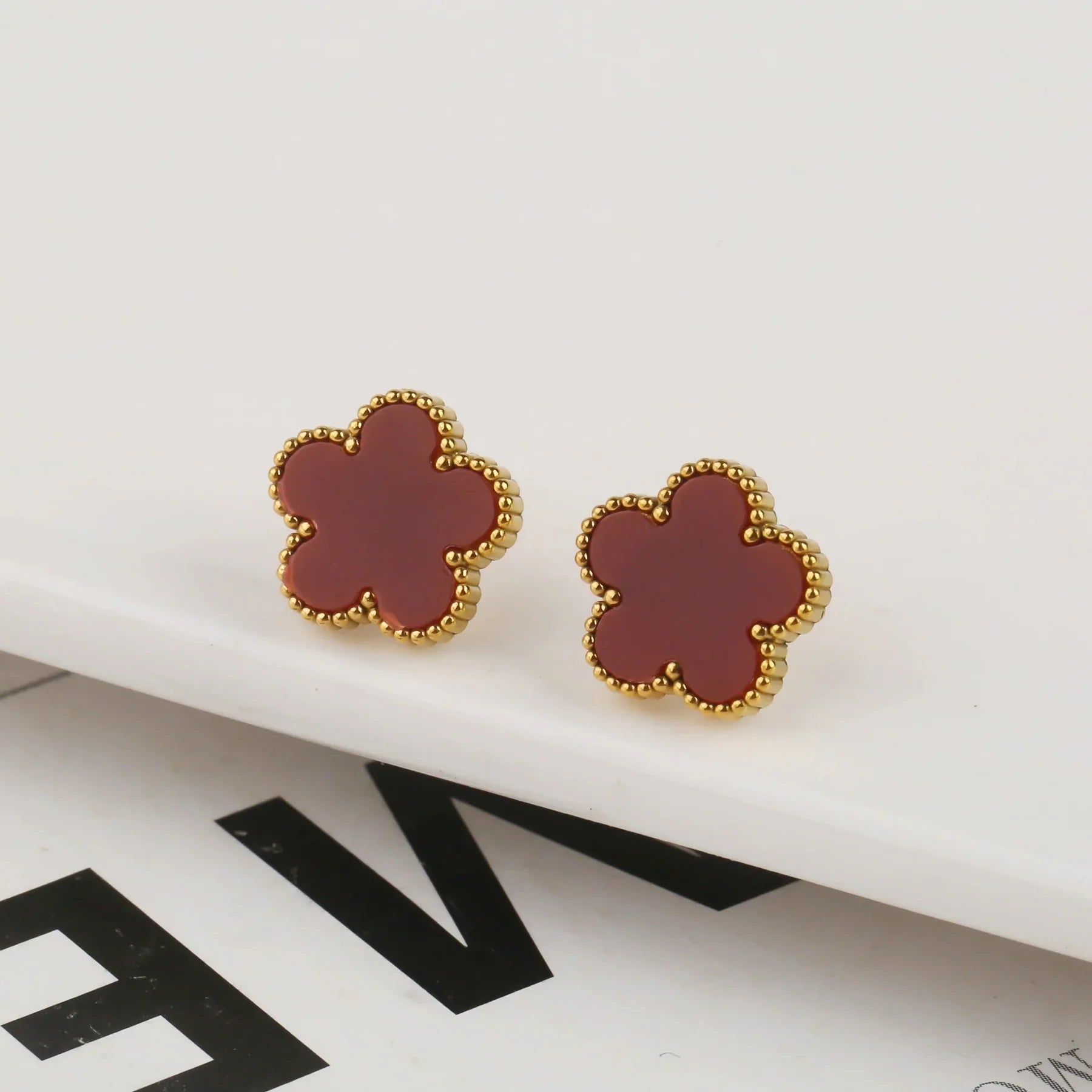 Four-leaf ear studs